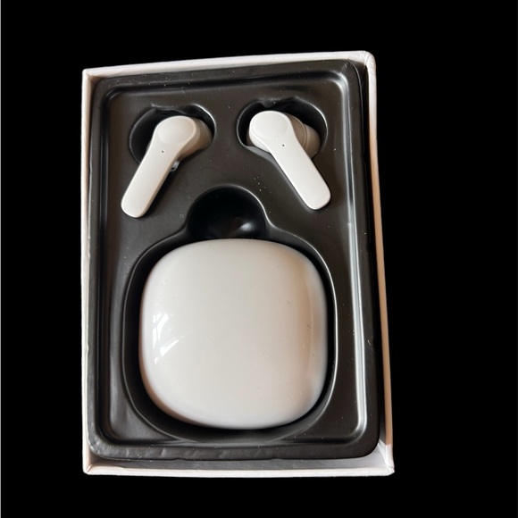 Wireless bass and translation earphones NWT - Picture 2 of 5